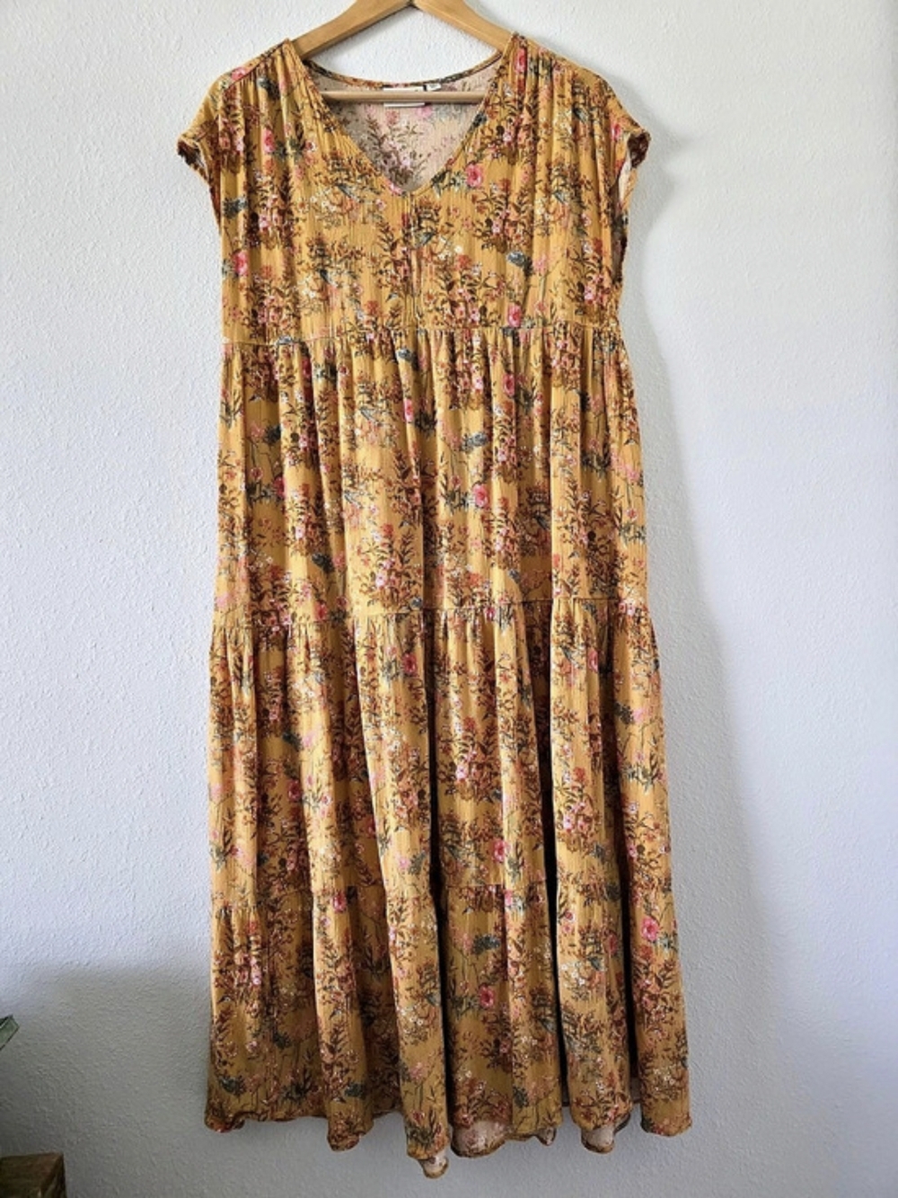 Wonderly Floral Maxi Dress in Brown & Pink Size Medium Like New